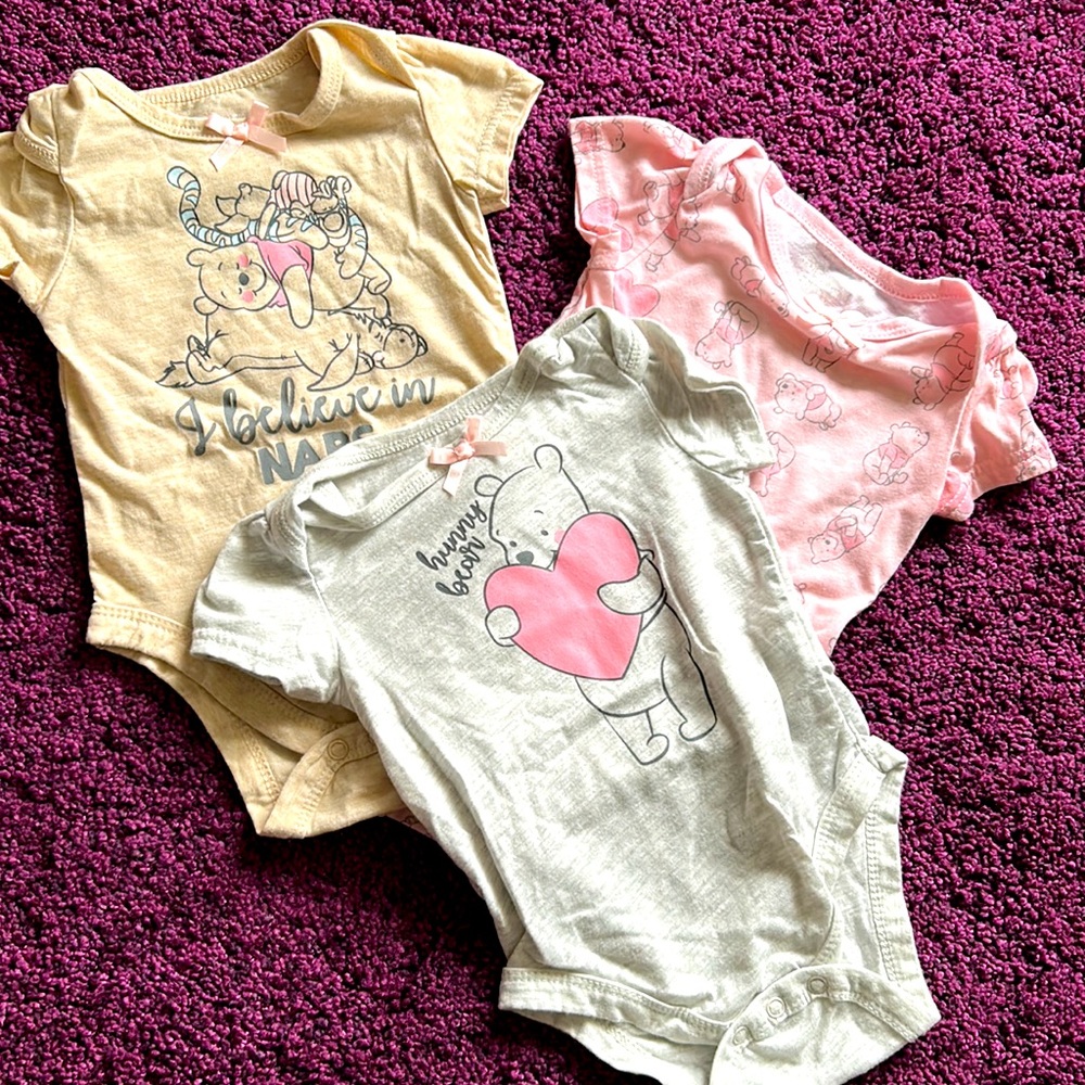 Winnie the Pooh Disney 6-9 month old onesie short sleeve 3 pack